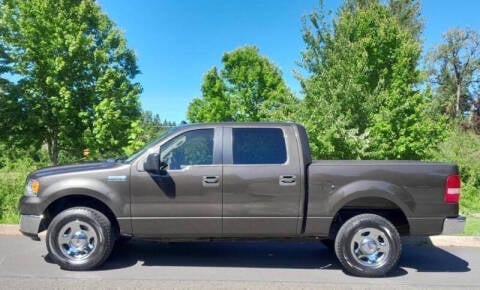 2006 Ford F-150 for sale at CLEAR CHOICE AUTOMOTIVE in Milwaukie OR