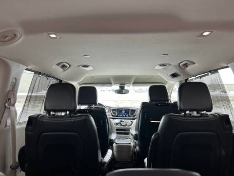 2017 Chrysler Pacifica Touring-L Plus