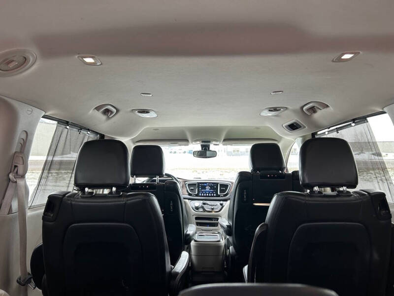 2017 Chrysler Pacifica Touring-L Plus