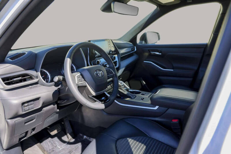 2022 Toyota Highlander XSE