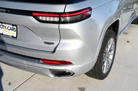 2022 Jeep Grand Cherokee Summit