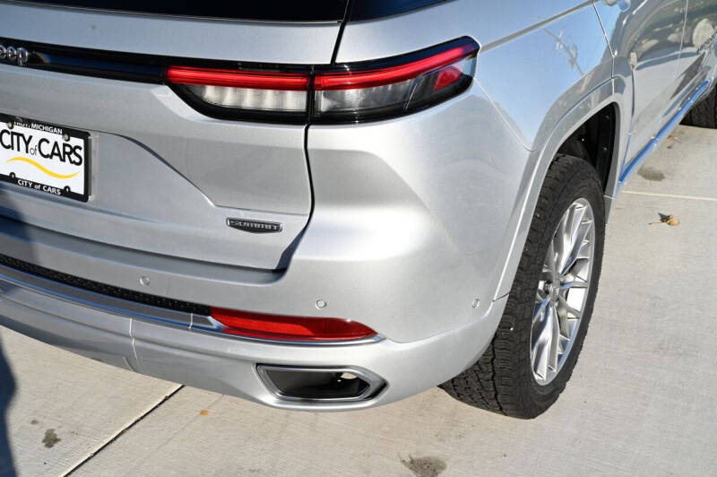 2022 Jeep Grand Cherokee Summit