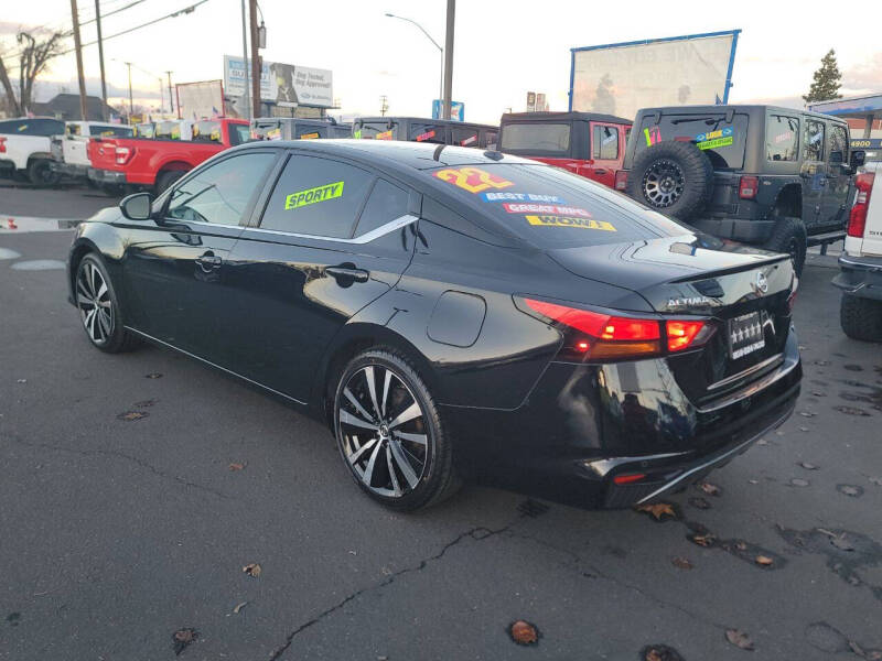 2022 Nissan Altima SR photo 6