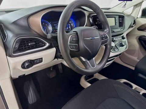 2017 Chrysler Pacifica LX