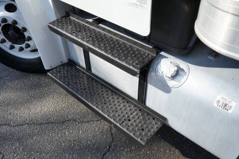 2013 Freightliner M2 106