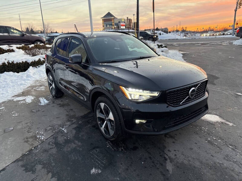 2026 Volvo XC40 B5 Plus