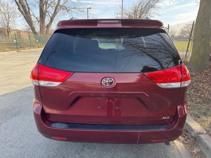 2014 Toyota Sienna XLE photo 8