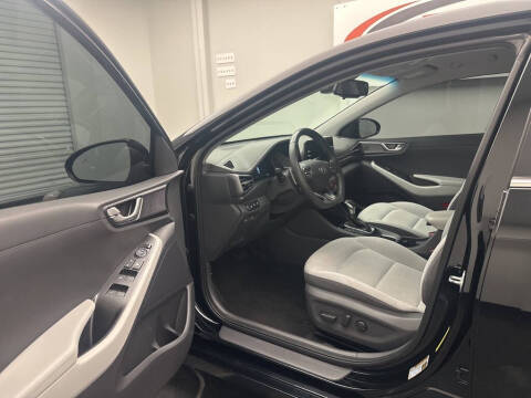 2022 Hyundai Ioniq Hybrid SE