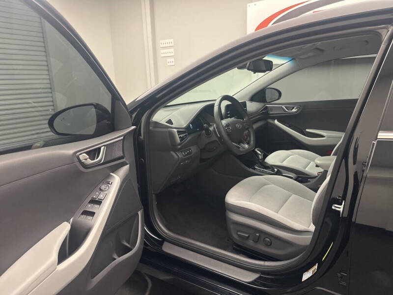 2022 Hyundai Ioniq Hybrid SE