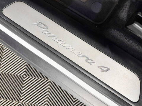 2017 Porsche Panamera 4