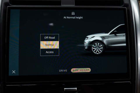 2023 Land Rover Discovery P300 S R-Dynamic