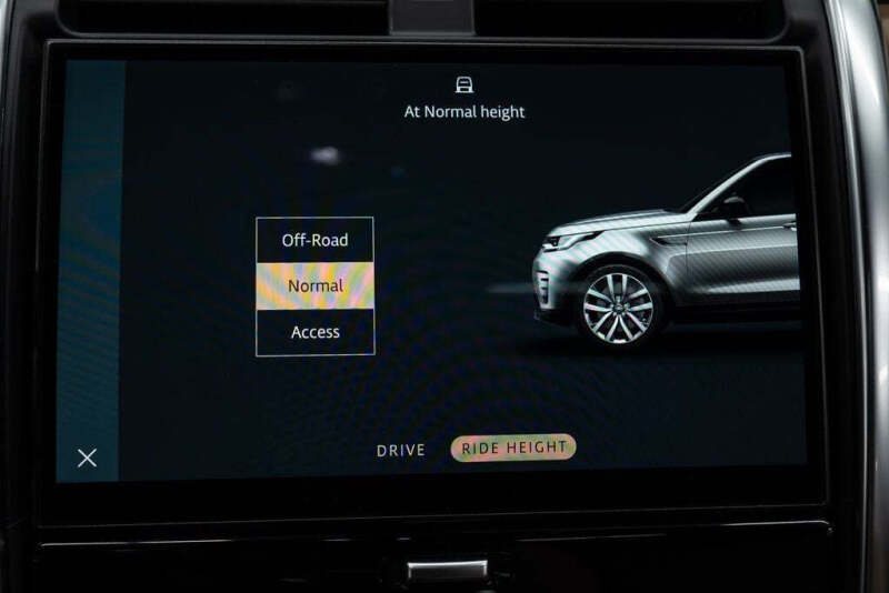 2023 Land Rover Discovery P300 S R-Dynamic