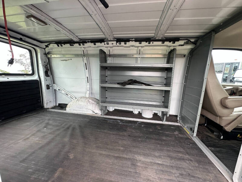 2012 Chevrolet Express Cargo Work Van - Photo 28