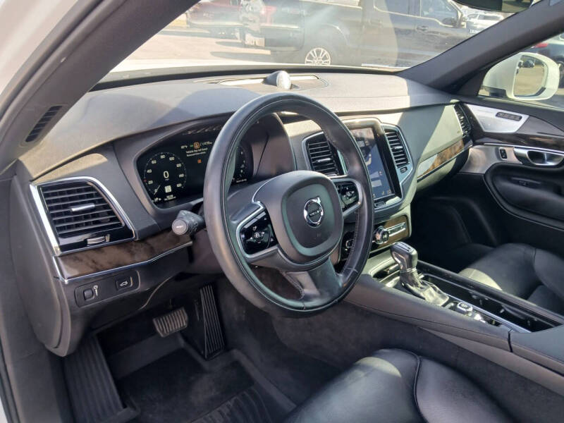 2018 Volvo XC90 T6 Momentum