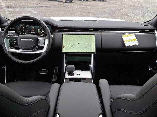 2025 Land Rover Range Rover P550e SE