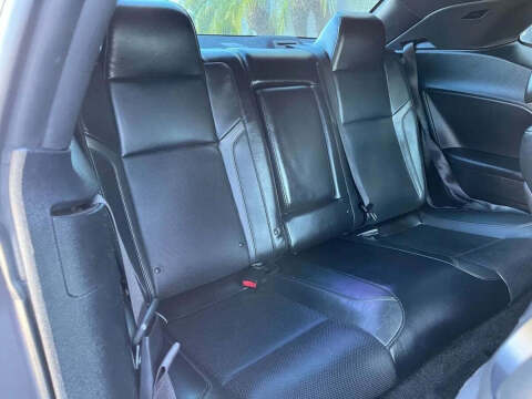 2015 Dodge Challenger SXT Plus