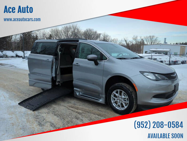 2021 Chrysler Voyager's photo