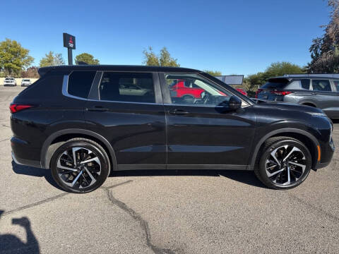 2024 Mitsubishi Outlander SE