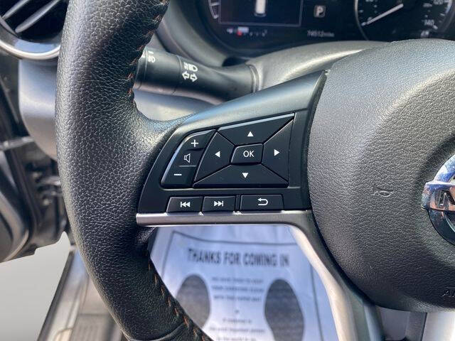 2021 Nissan Kicks SR