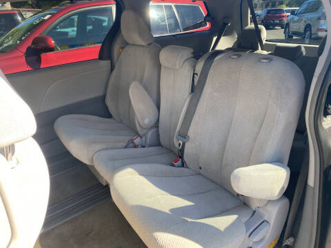 2014 Toyota Sienna LE 8-Passenger