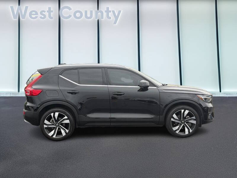 2025 Volvo XC40 B5 Plus Bright Theme