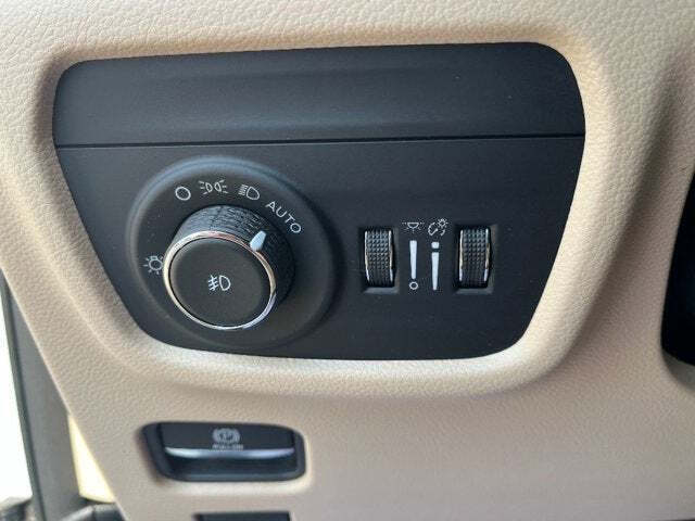 2022 Jeep Grand Cherokee 53