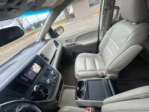2017 Toyota Sienna XLE 7-Passenger