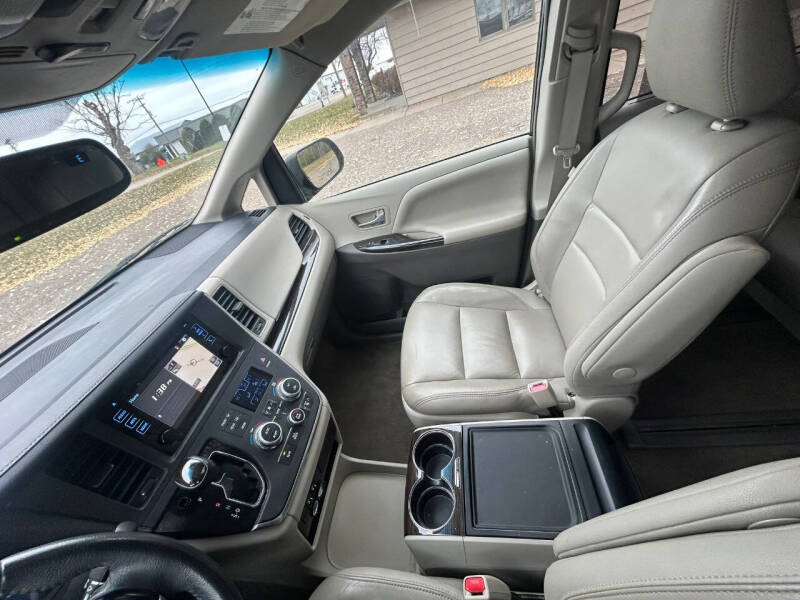2017 Toyota Sienna XLE 7-Passenger