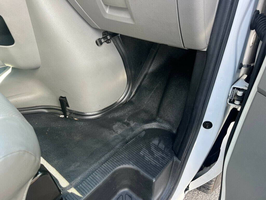 2015 Ford E-Series 18