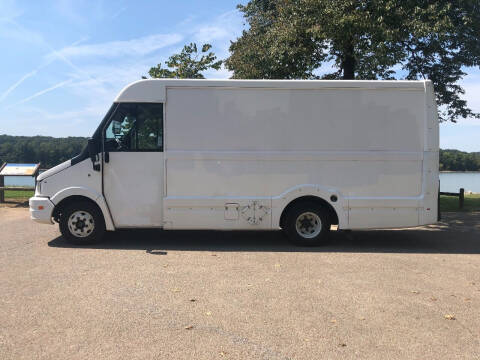 2013 Isuzu Reach for sale at Monroe Auto's, LLC in Parsons TN