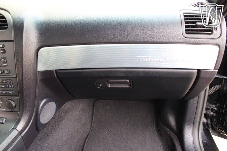 2004 Ford Thunderbird Deluxe