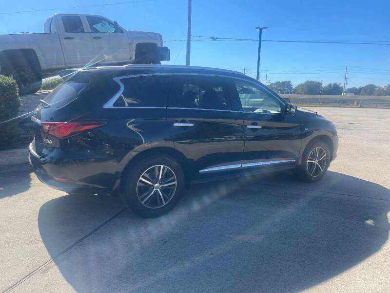 2019 INFINITI QX60 LUXE photo 6