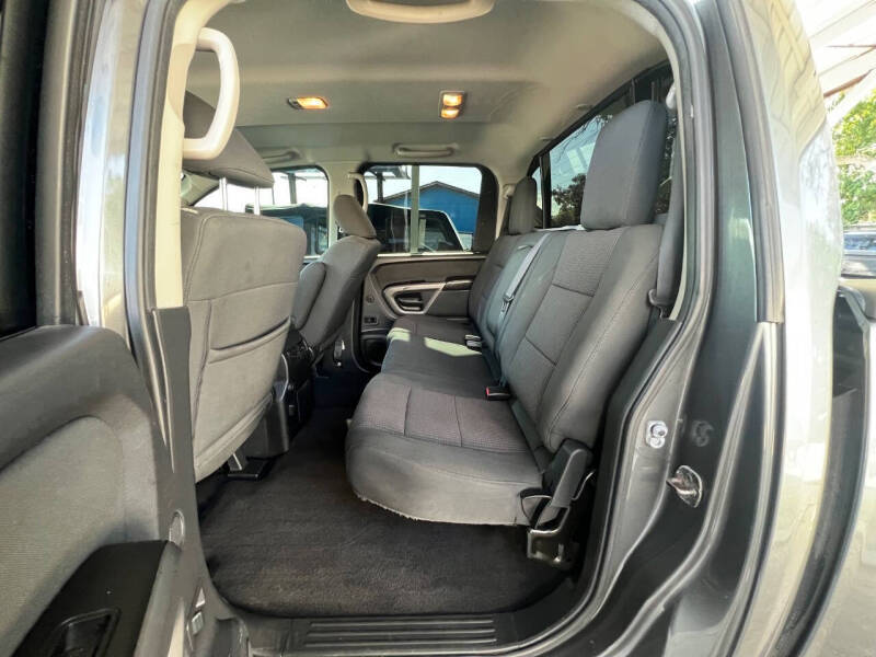 2015 Nissan Titan SV