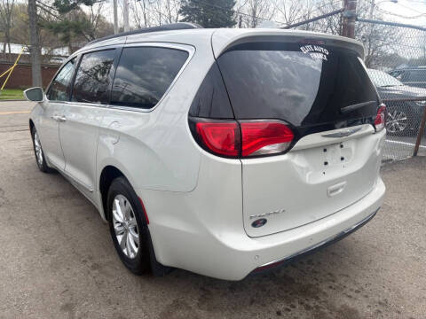 2017 Chrysler Pacifica Touring Plus