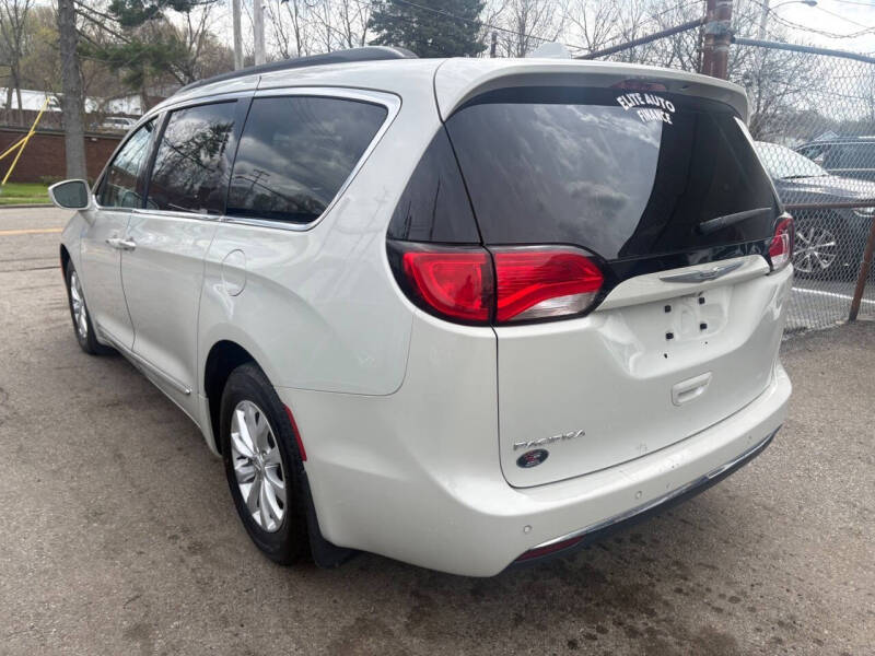 2017 Chrysler Pacifica Touring Plus