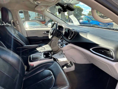 2022 Chrysler Pacifica Touring L