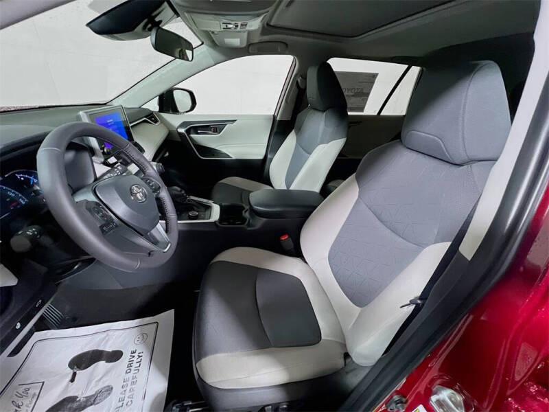 2025 Toyota RAV4 Hybrid XLE