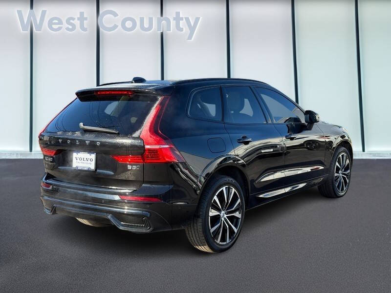 2023 Volvo XC60 B5 Plus Dark Theme