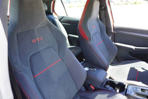 2025 Volkswagen Golf GTI SE