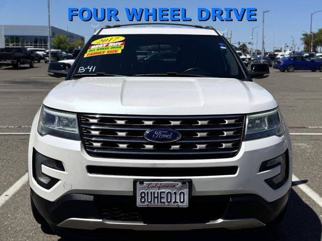 White 2017 Ford Explorer XLT AWD XLT 4dr SUV 2