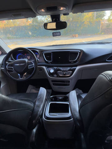 2017 Chrysler Pacifica Touring-L Plus