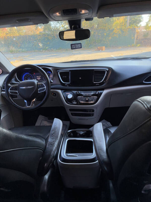 2017 Chrysler Pacifica Touring-L Plus