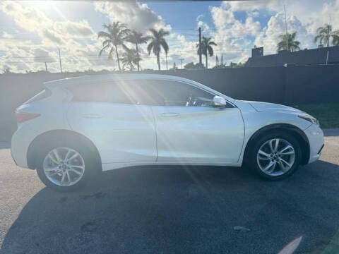 2018 Infiniti QX30 Luxury