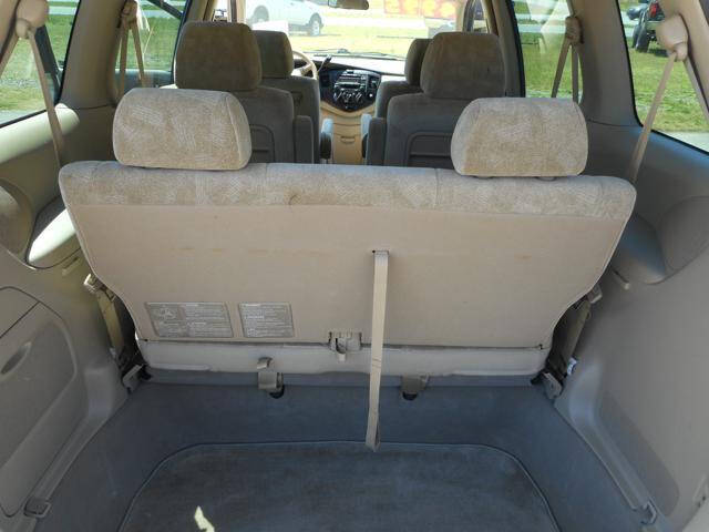 2003 Mazda MPV