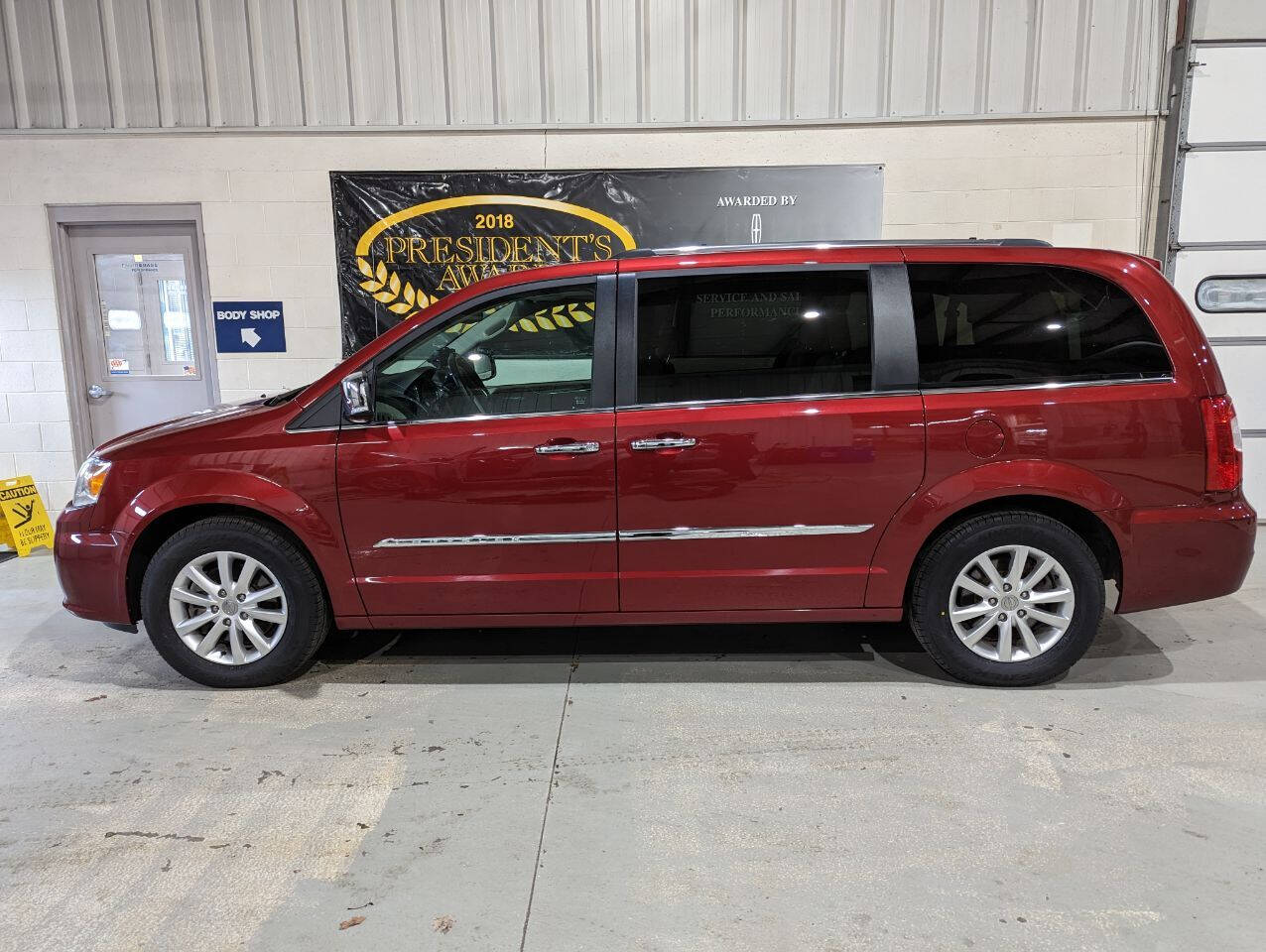 2018 town and country clearance minivan