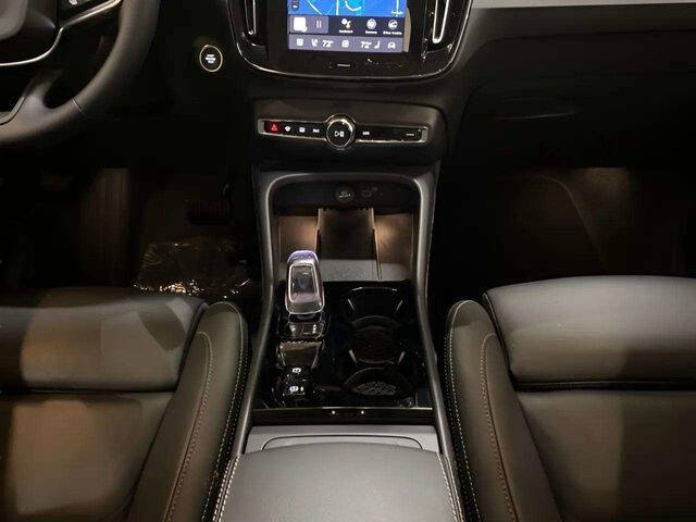 2025 Volvo XC40 B5 Plus Bright Theme