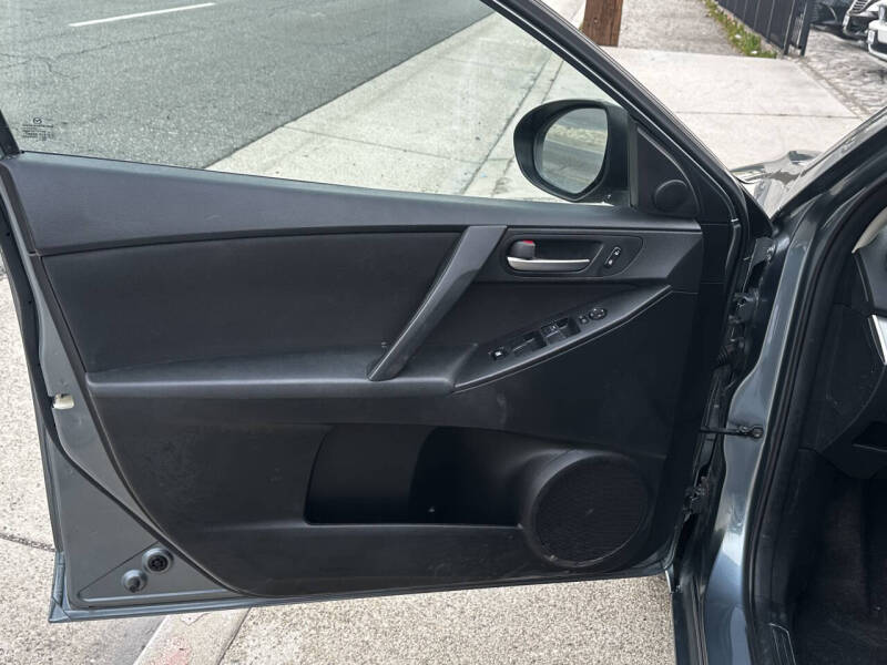 2013 Mazda MAZDA3 i Touring