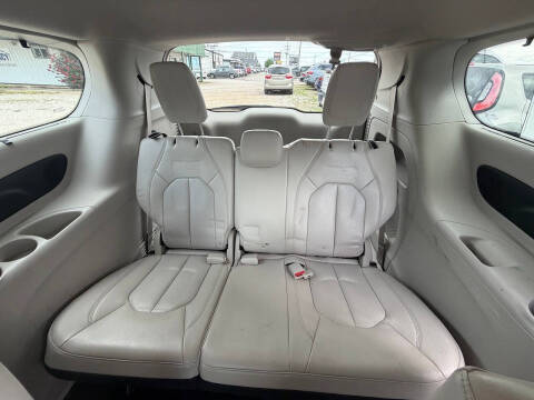 2017 Chrysler Pacifica Touring-L Plus