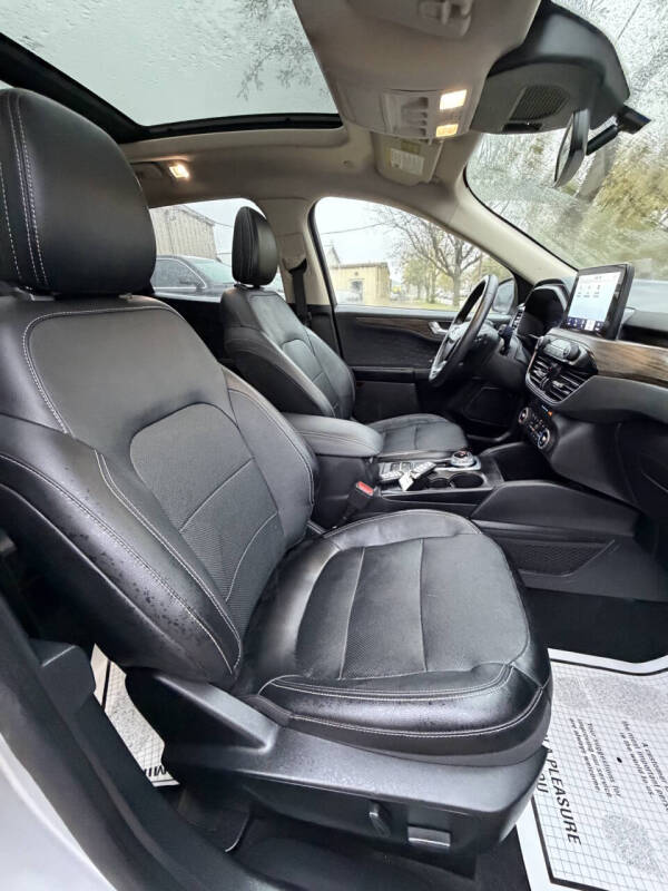 2020 Ford Escape Titanium