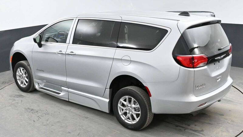 2024 Chrysler Voyager LX